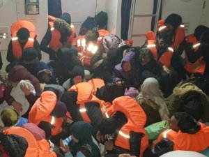 Kuşadası’nda 54 kaçak göçmen yakalandı