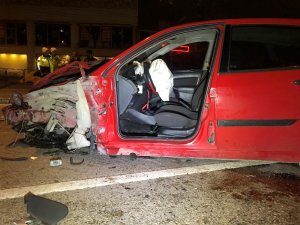 Kazadan kurtulanlara arkadan gelen otomobil çarptı