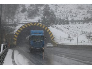 Bolu Dağı'nda kar yağışı