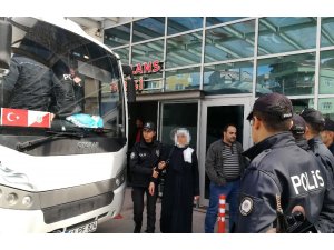 Cezaevi önünde toplanan göstericilere polis müdahalesi: 12 gözaltı