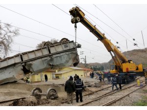 Maden yüklü vagonların gardaki vagonlara çarpması