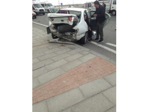İki aracın karıştığı trafik kazasında 5 kişi yaralandı