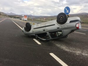Konya'da otomobil devrildi
