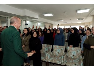 Cumhurbaşkanı Erdoğan, TÜRGEV yurdunu ziyaret etti