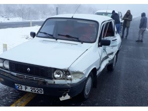 Elazığ-Bingöl yolunda kaza:3 yaralı