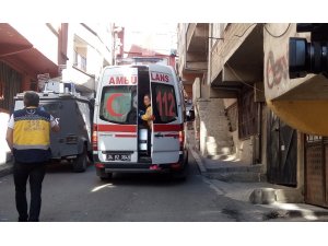 Beyoğlu’nda dayaktan kaçmaya çalışan kadın eşini sırtından bıçakladı