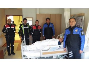 Mardin polisi yaşlı hastaları unutmadı