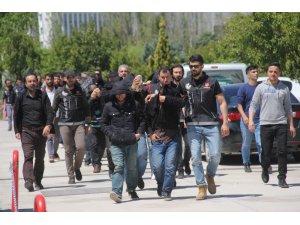 Torbacı operasyonunda gözaltına alınanlar adliyeye sevk edildi