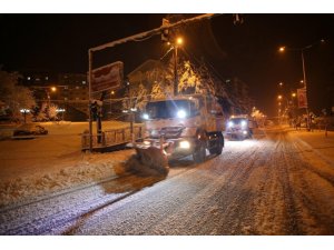 Bitlis’te Nisan karı 80 köy yolunu ulaşıma kapattı