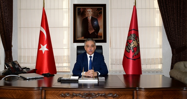 Vali Toprak’tan 23 Nisan mesajı
