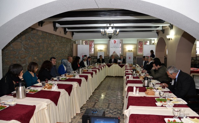 Özçelik’ten 23 Nisan mesajı