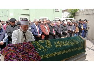 Keneden ölen kadının cenazesi toprağa verildi