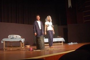 ''Ada'' tiyatro oyunu büyük beğeniyle izlendi