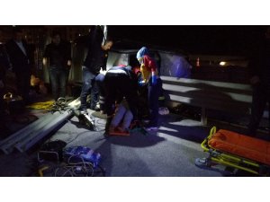 Kontrolden çıkan 2 otomobil bariyerlere çarptı: 4 yaralı