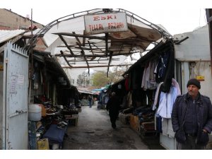 Tellal Pazarı döviz kuruna meydan okuyor