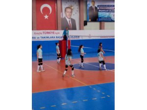 Hüyüklü voleybolcuların final sevinci