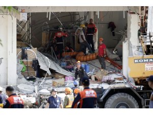 Filipinler’de enkaz altından bir kişi kurtarıldı