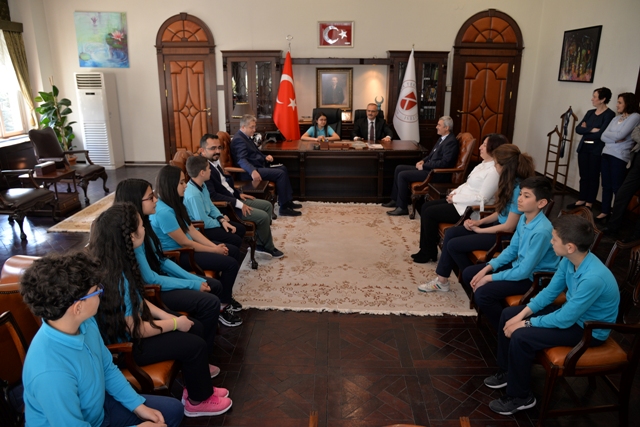 Rektör Özçelik, 23 Nisan Çocuklarını Ağırladı