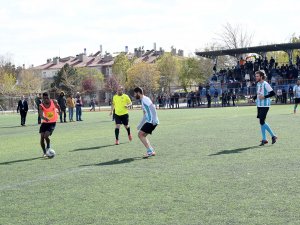 Uluslararası Futbol ve Tenis Turnuvasının ödülleri verildi