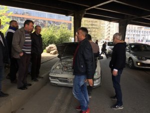 Seyir halindeki otomobilde yangın çıktı