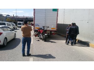 Bakımdan yeni çıktı, otoparka giderken motosiklet çarptı