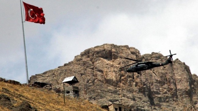 Kobralar bölgeye sevk edildi Çukurca'da PKK'lılar ateş açtı! 2 asker yaralandı