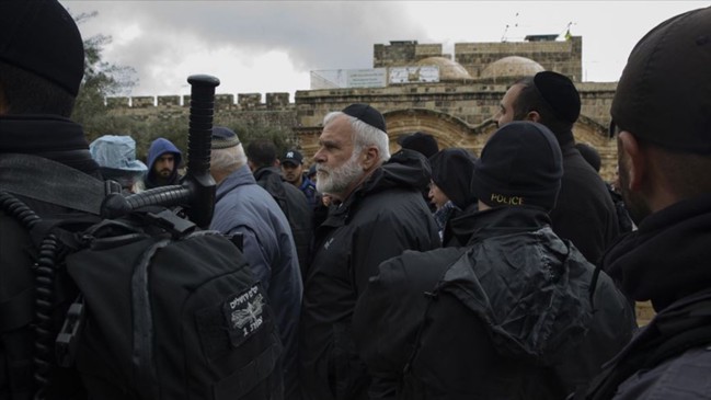 Polis korumasında provokasyon Fanatik Yahudiler yine Mescid-i Aksa'yı bastı!