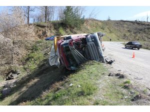 Uçuruma düşmekten son anda kurtuldu: 2 yaralı