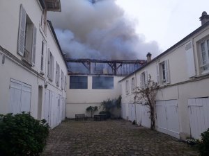 Paris’te korkutan yangın