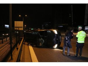 TEM’de kontrolden çıkan araç bariyerlere çarptı: 1 yaralı