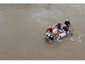 Murat Nehri’nde Rafting Heyecanı