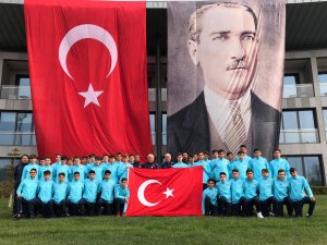 U14 Milli Futbol Takımı’ndan 23 Nisan Kutlaması