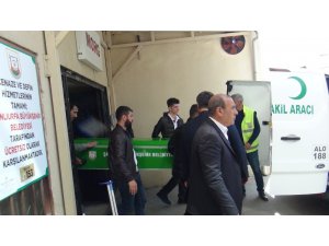 Minibüsün altında kalan çocuk öldü