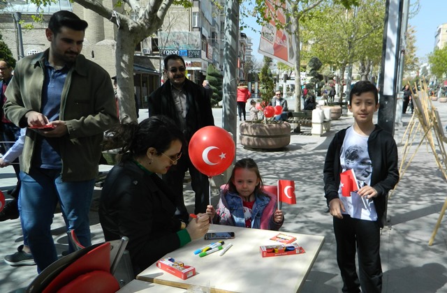 CHP'li gençlerden 23 Nisan etkinliği