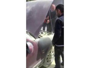 Otomobil bir anda yandı, müdahale esnaftan geldi
