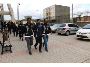 Diyarbakır’da uyuşturucu satıcılarına eş zamanlı operasyon