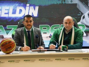 Aziz Bekir Konyaspor'a imzayı attı