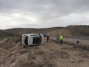 Tekeri patlayan araç takla attı: 2’si ağır 5 yaralı