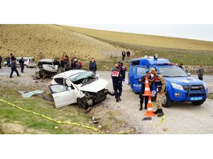 Seyir halinde nişanlısıyla tartışan sürücü, felakete yol açtı: 2 Ölü