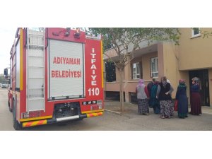 Yangın binaya sıçramadan söndürüldü