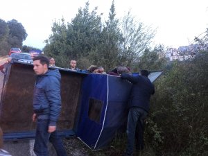 Zonguldak’ta pat pat devrildi: 2 yaralı