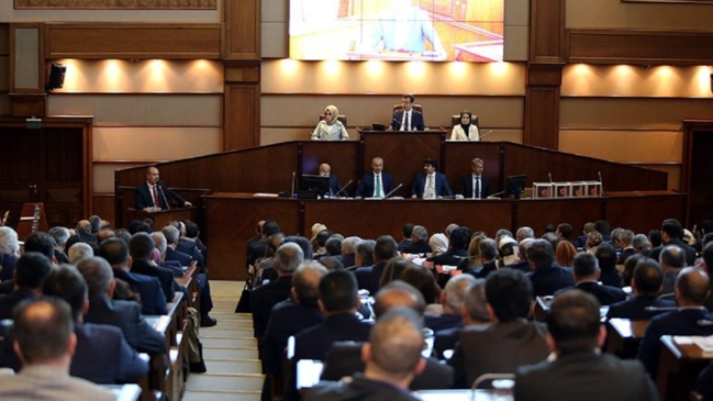 İBB'de CHP tiyatrosu... Mecliste oyun kurup, sosyal medyada saldırdılar!