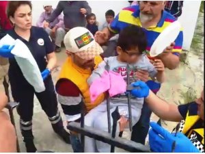 10 yaşındaki çocuk hastaneye eline saplanan korkulukla gitti