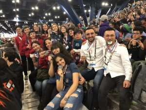 Siemens’in desteklediği Darüşşafakalı gençler kendi ürettikleri robotla tarihe geçti