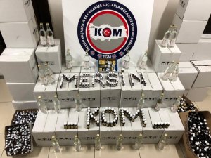 Mersin polisinden etil alkol ve içki kiti operasyonu