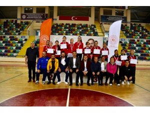 Masa tenisinde yarı final müsabakaları yapıldı
