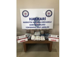 Şüpheli araçta uyuşturucu ele geçirildi