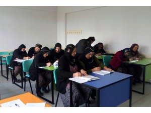 Sarıoğlan'da okuma yazma kursu tamamlandı