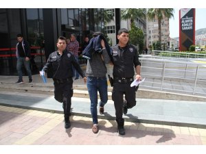 Alanya’da kız meselesi kanlı bitti: 1 yaralı