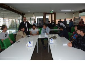 Başkan Ergün’den Manisa BBSK’li futbolculara moral ziyareti